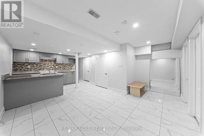 70 Crystalview Crescent — photo 21 of 28