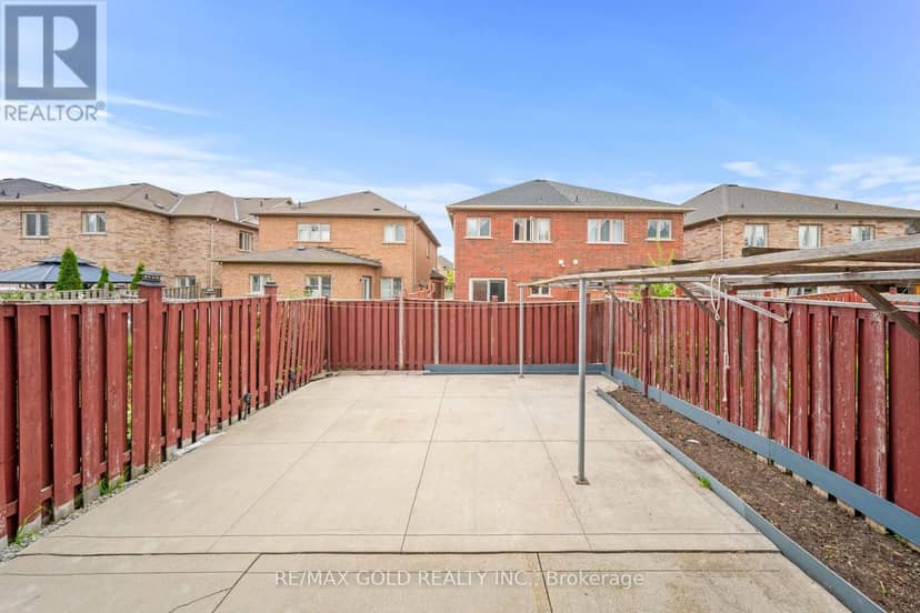 70 Crystalview Crescent — photo 27 of 28