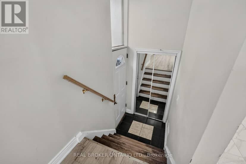 27 Vange Crescent, Toronto, photo 3