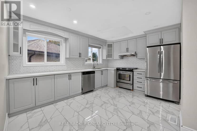 27 Vange Crescent, Toronto, photo 4