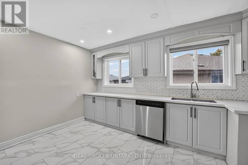 27 Vange Crescent, Toronto, photo 7