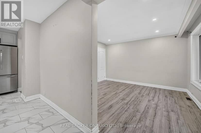 27 Vange Crescent, Toronto, photo 8