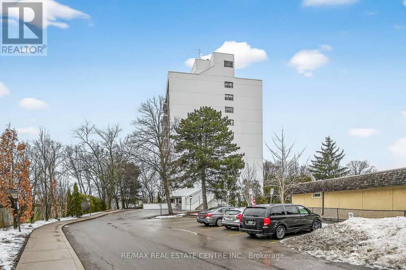 702 - 212 Kerr Street, Oakville, photo 2