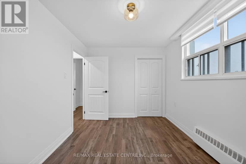 702 - 212 Kerr Street — photo 24 of 40