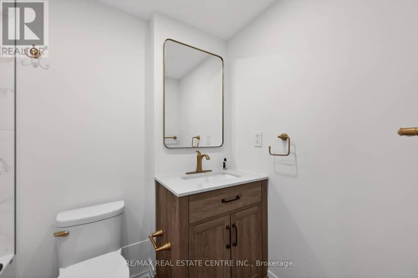 702 - 212 Kerr Street — photo 25 of 40