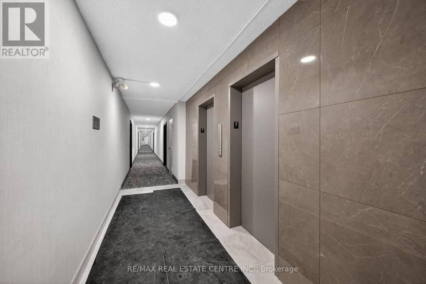 702 - 212 Kerr Street — photo 28 of 40