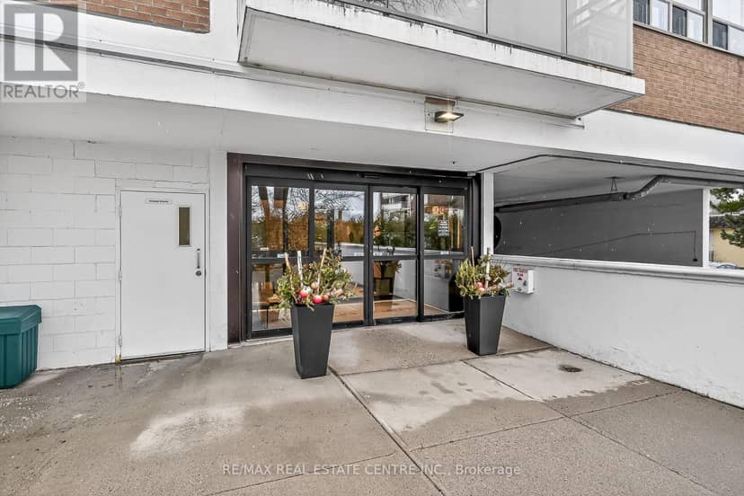 702 - 212 Kerr Street, Oakville, photo 3