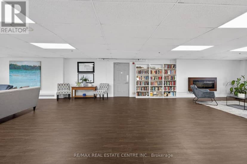 702 - 212 Kerr Street — photo 35 of 40