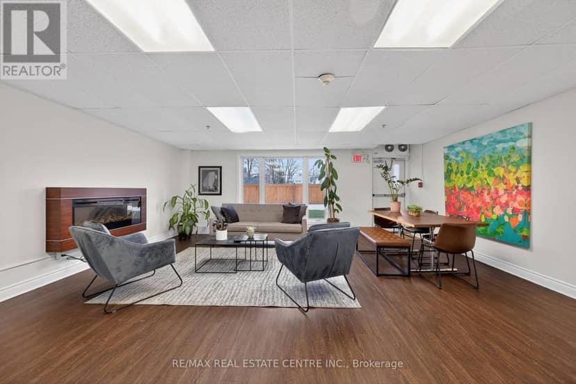 702 - 212 Kerr Street — photo 36 of 40