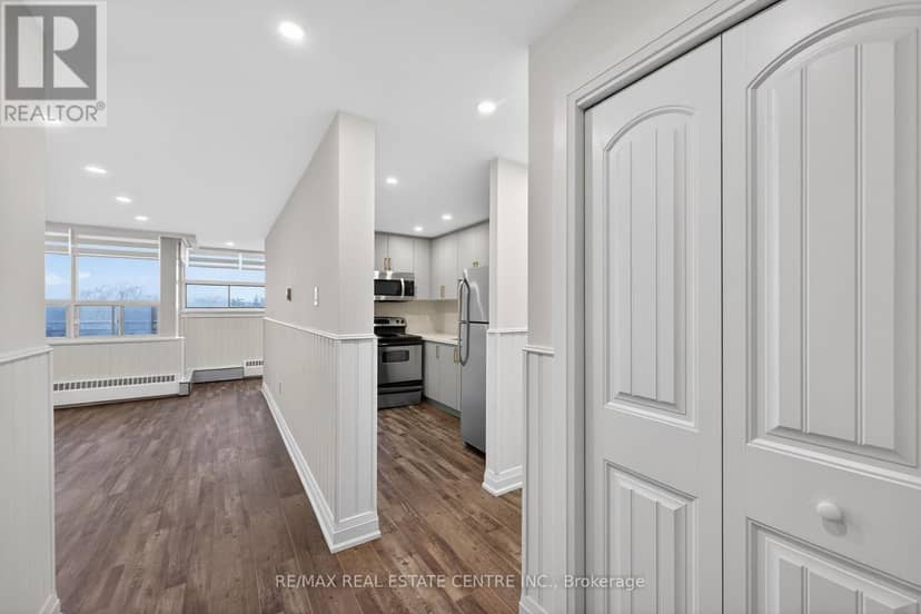 702 - 212 Kerr Street, Oakville, photo 8