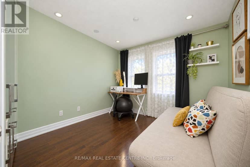32 McKinnon Avenue — photo 23 of 40