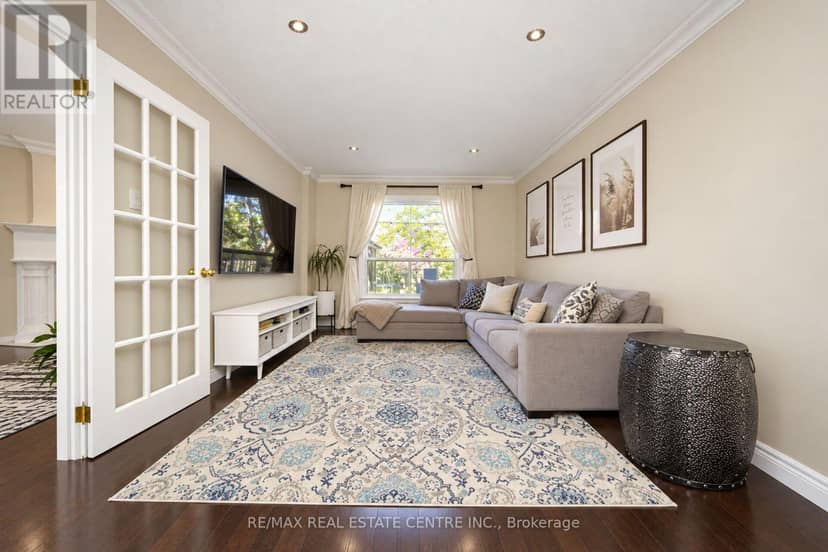 32 McKinnon Avenue — photo 9 of 40