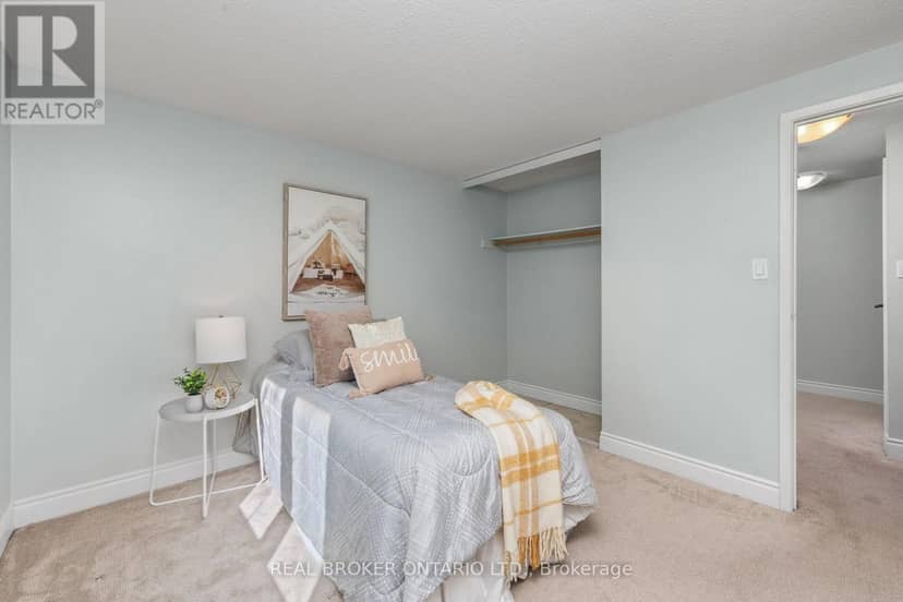 12 - 1100 Oxford Street — photo 14 of 33