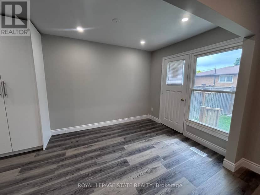 4 - 153 Limeridge Road W — photo 10 of 20