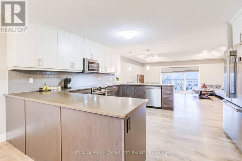 44 Liberty Crescent — photo 12 of 40