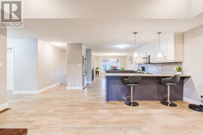 44 Liberty Crescent — photo 13 of 40