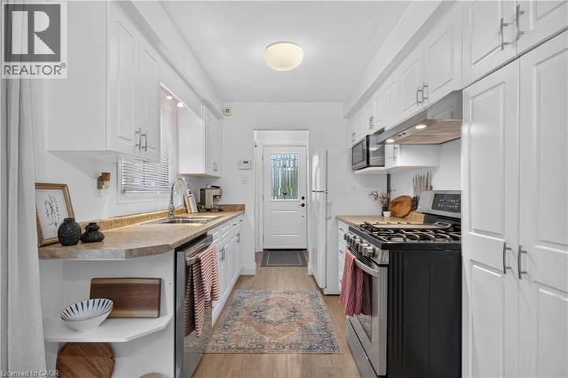 38 SOUTHGLEN Road — photo 10 of 40