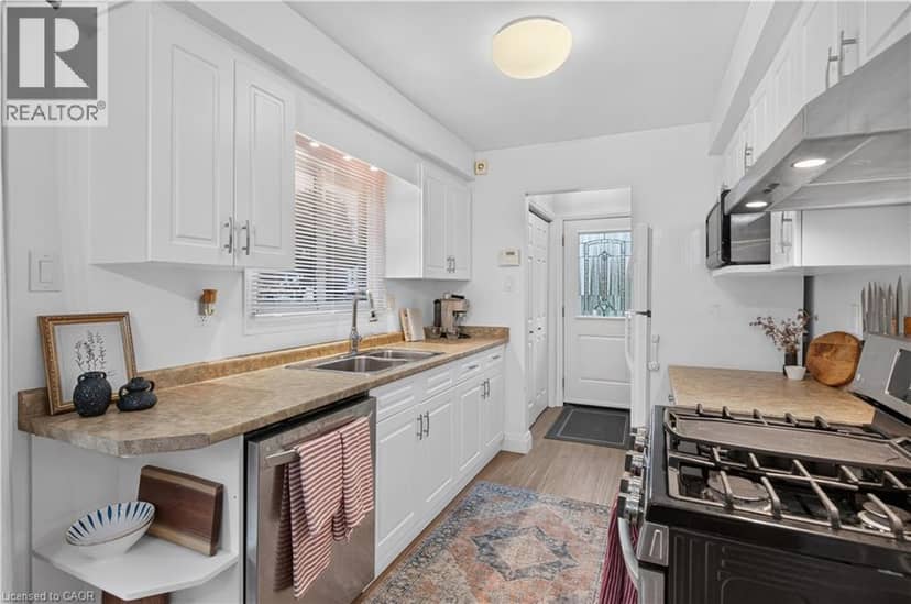 38 SOUTHGLEN Road — photo 9 of 40