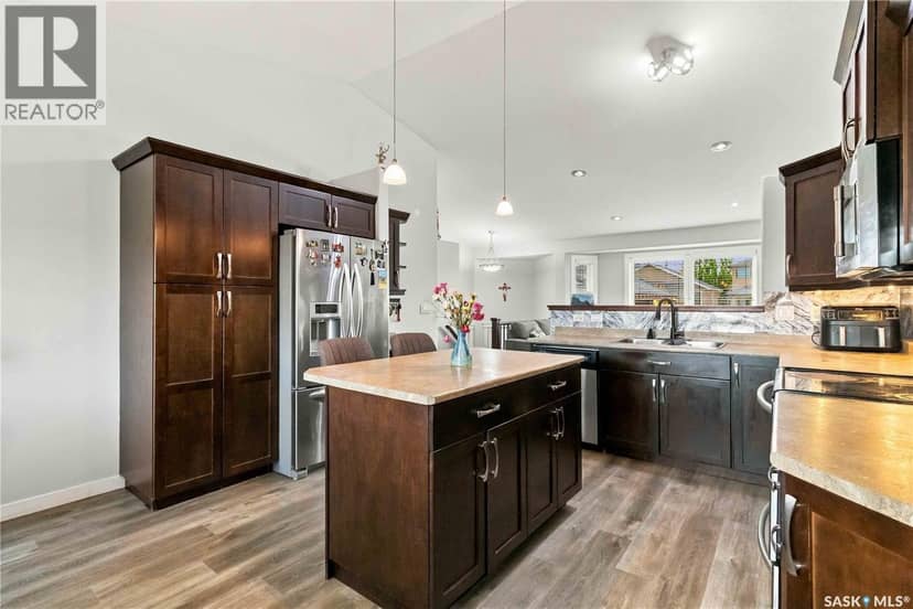 562 Rempel MANOR — photo 11 of 30