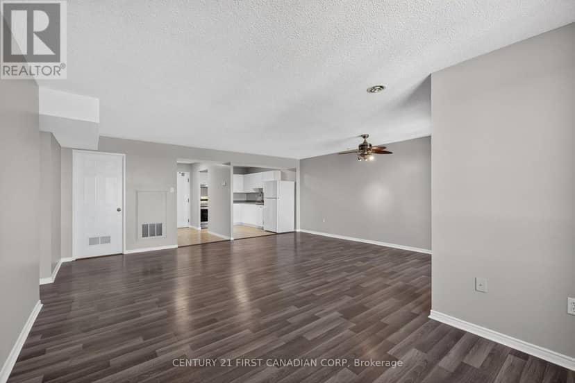 1005 - 30 Chapman Court, London North, photo 8