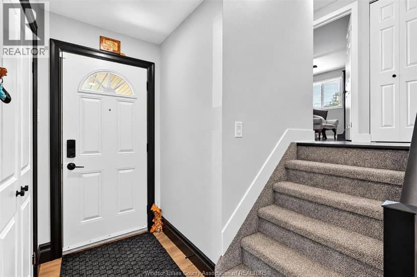 2675 Jefferson Boulevard, Windsor, photo 4