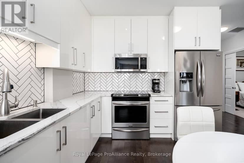 507 - 199 Front Street — photo 14 of 34