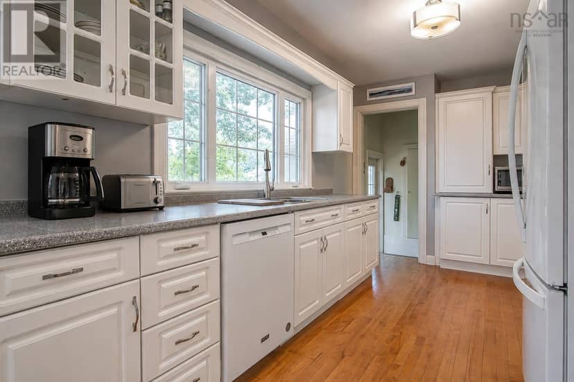 108 Marsters Avenue — photo 17 of 38