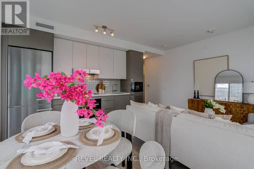 1107 - 11 Lillian Street — photo 12 of 32