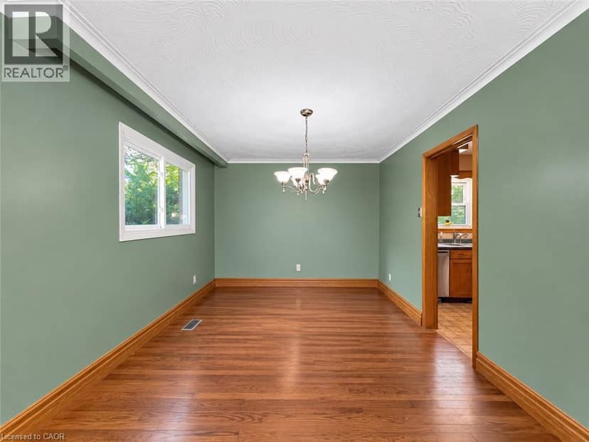 2490 YARMOUTH Crescent — photo 13 of 35