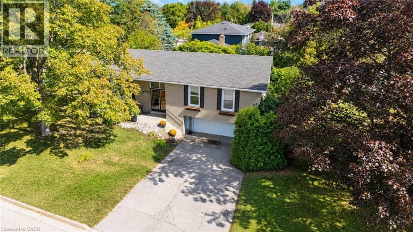 2490 YARMOUTH Crescent — photo 7 of 35