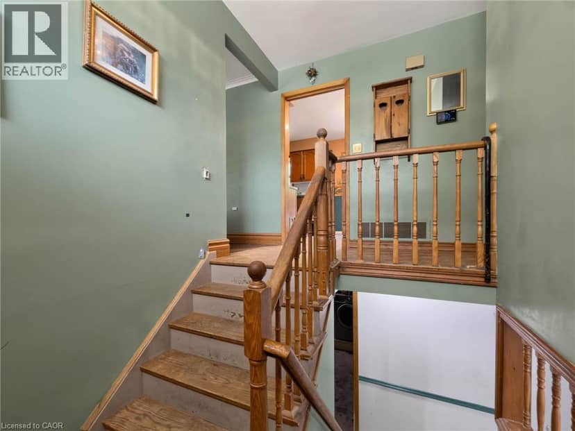 2490 YARMOUTH Crescent — photo 9 of 35