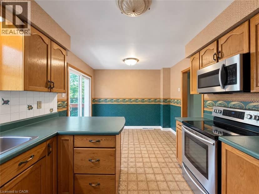 2490 YARMOUTH Crescent — photo 16 of 35