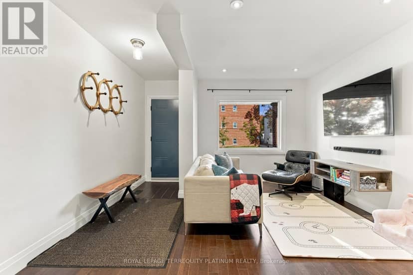 493 Mortimer Avenue, Toronto, photo 3