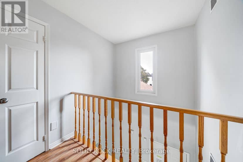 2394 Strathmore Crescent — photo 16 of 40