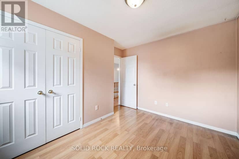 2394 Strathmore Crescent — photo 23 of 40