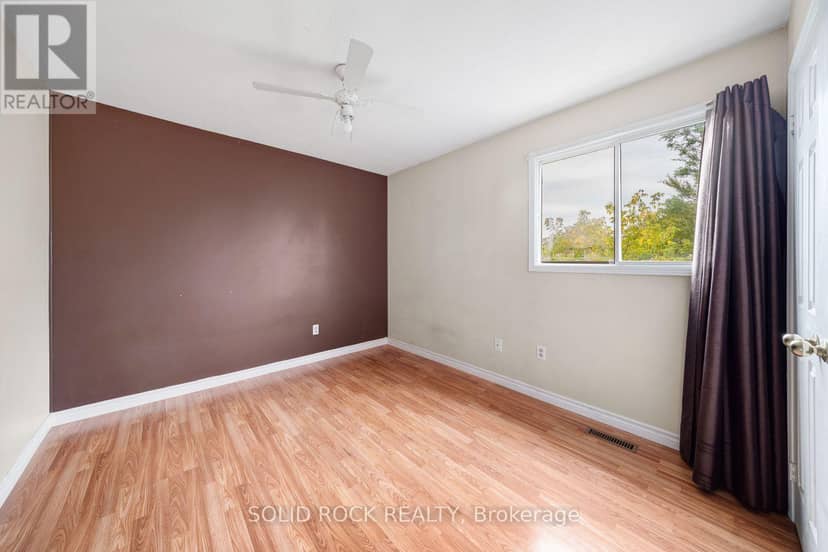 2394 Strathmore Crescent — photo 27 of 40