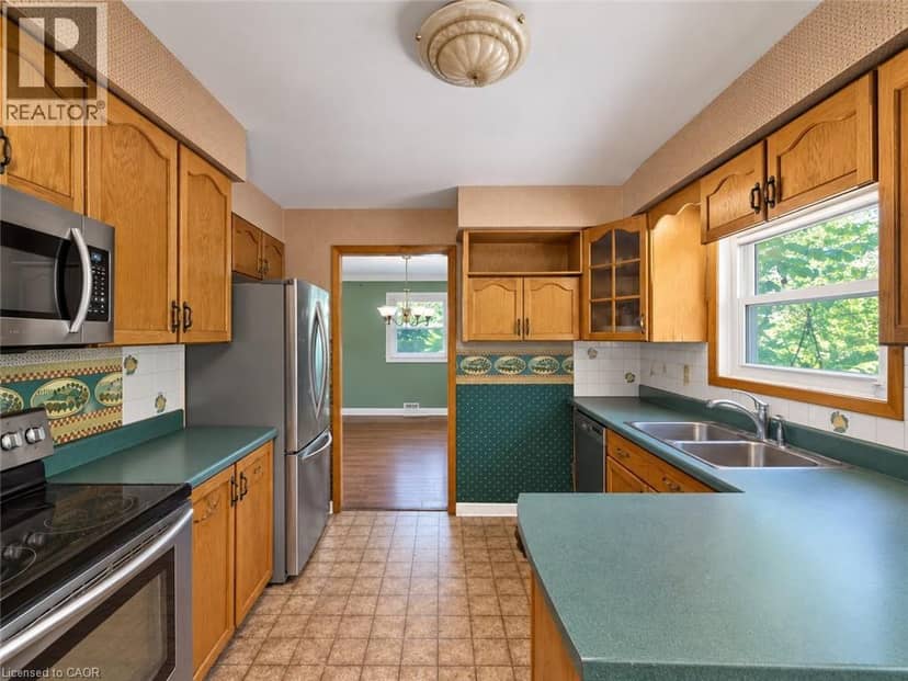 2490 YARMOUTH Crescent — photo 18 of 35