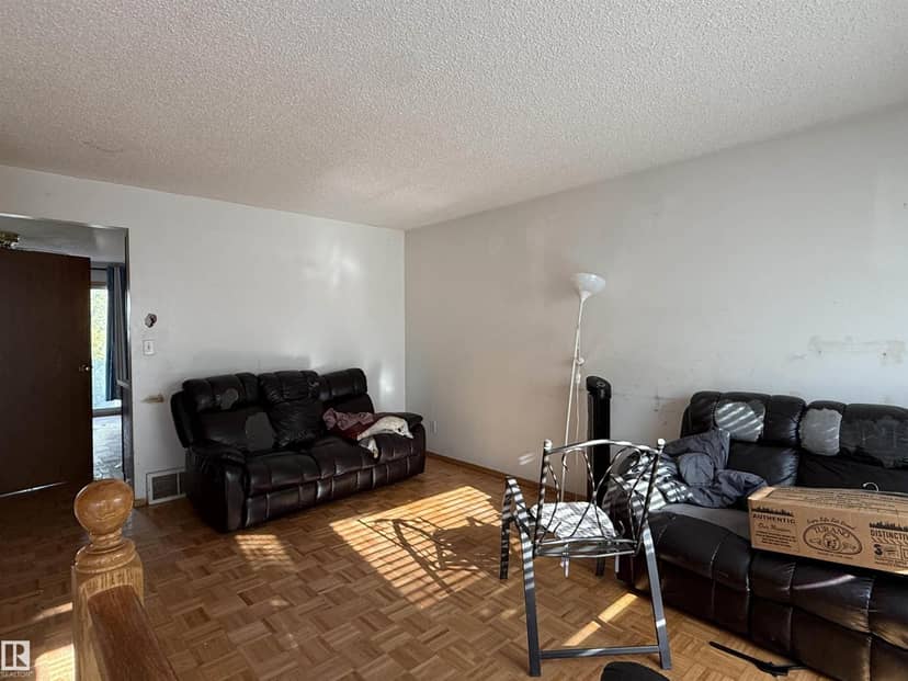 7520 152B AV NW, Edmonton, photo 2