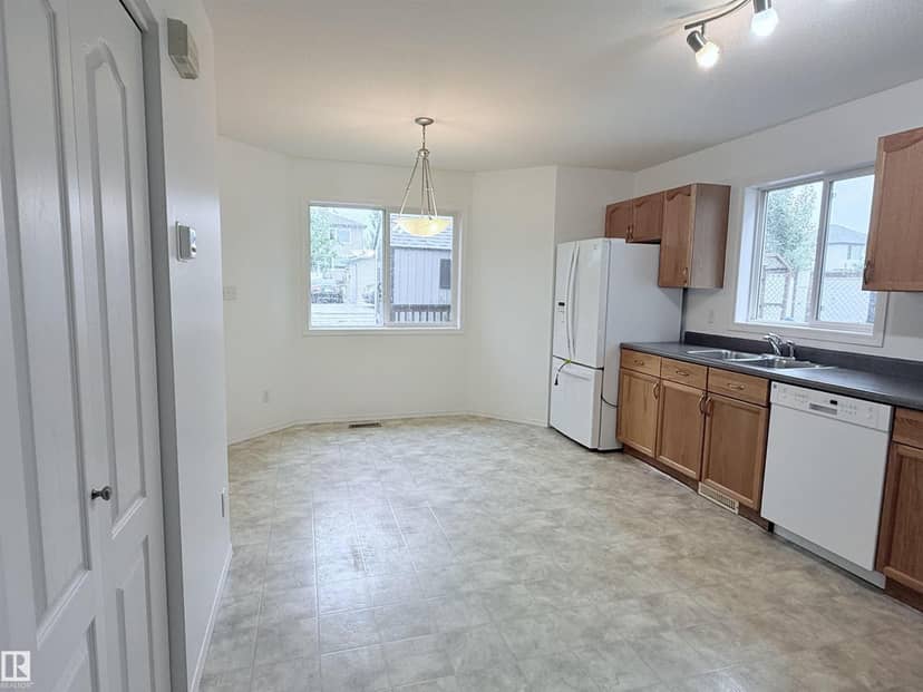 1920 37 AV NW — photo 11 of 40