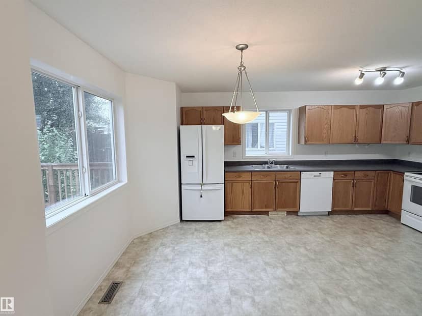 1920 37 AV NW — photo 18 of 40