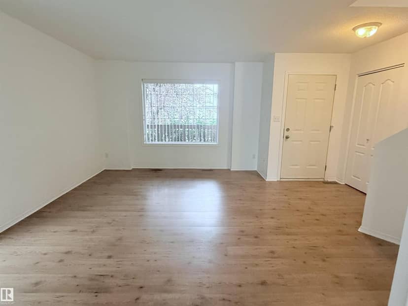 1920 37 AV NW, Edmonton, photo 2