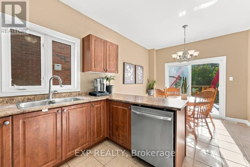 36 Saltzburg Crescent — photo 11 of 40