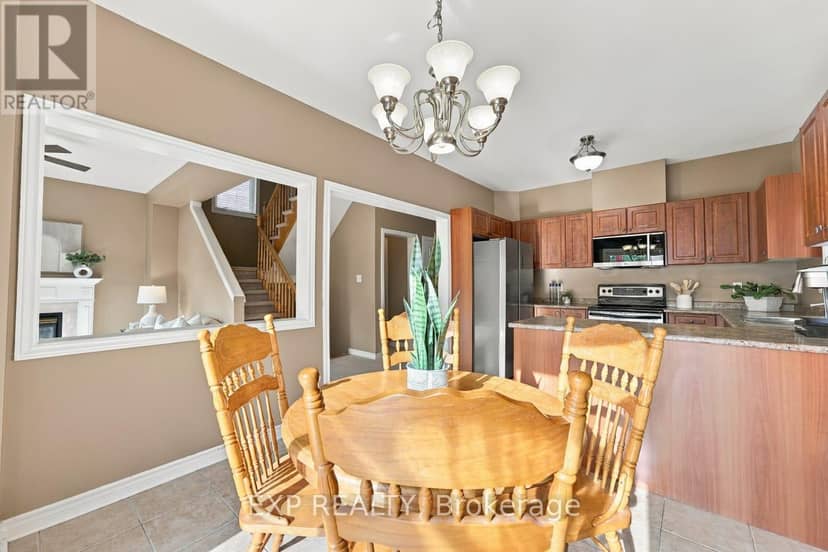 36 Saltzburg Crescent — photo 17 of 40