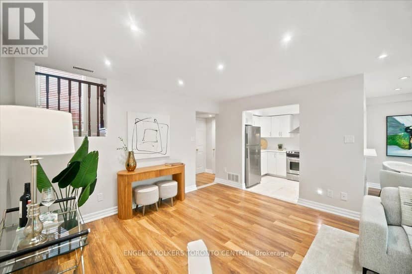 TH18 - 100 Arbors Lane, Vaughan, photo 5