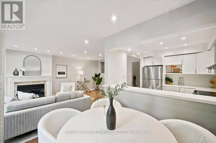 TH18 - 100 Arbors Lane, Vaughan, photo 7