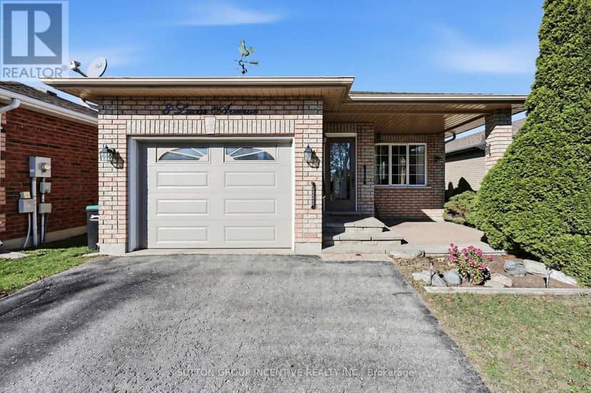 8 Lucas Avenue, Barrie, photo 2