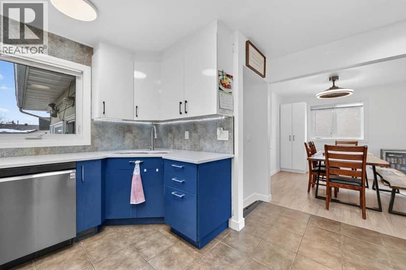 5835 28 Avenue NE — photo 13 of 40