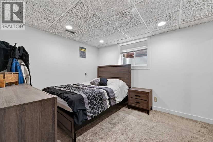 5835 28 Avenue NE — photo 30 of 40