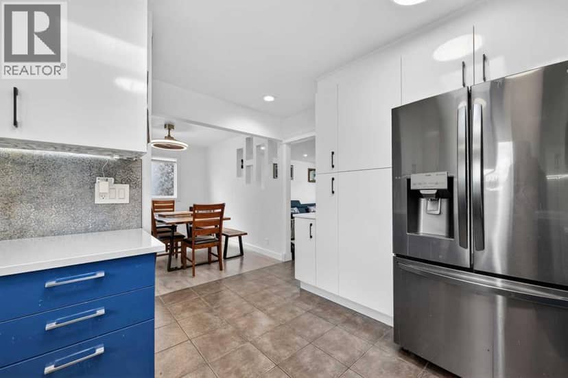 5835 28 Avenue NE — photo 14 of 40