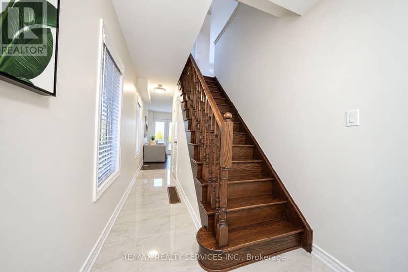 111 - 12 Cedarland Road — photo 9 of 40